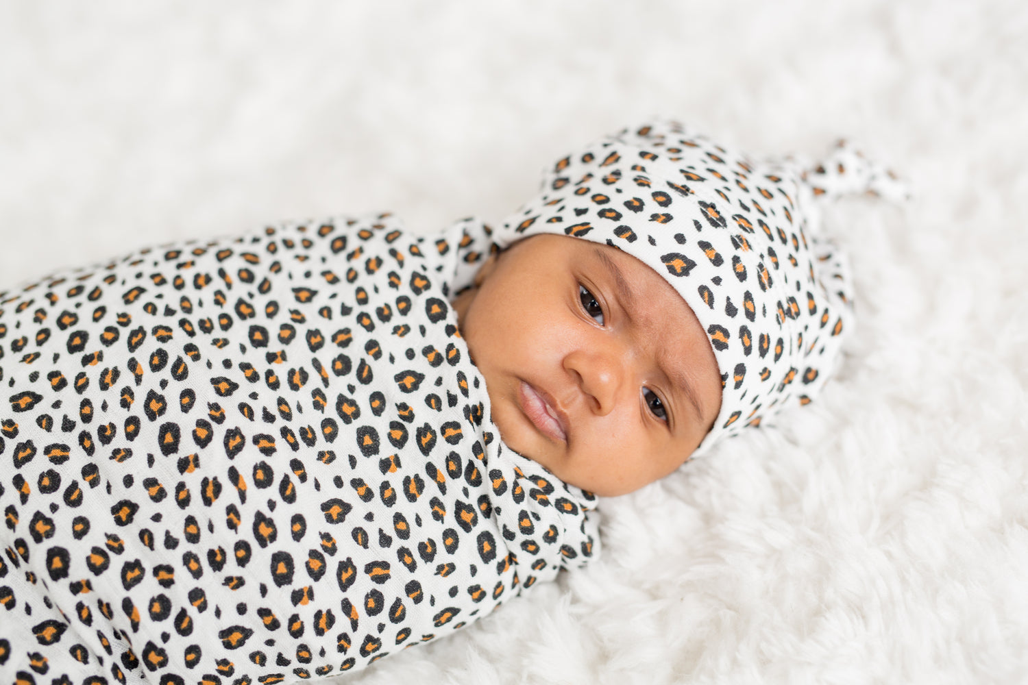 Lulujo Hello World Set (Bamboo Hat + Swaddle blanket)