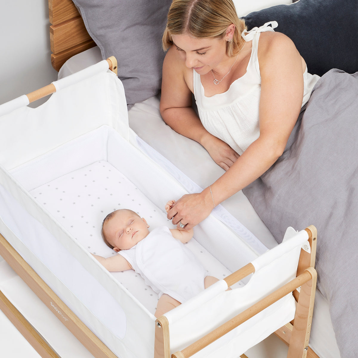 SnuzPod4 Bedside Crib