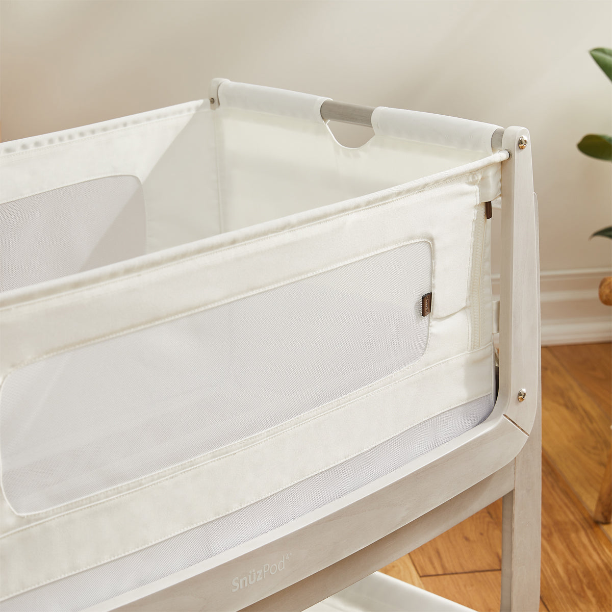 SnuzPod4  Bedside Crib The Natural Edit