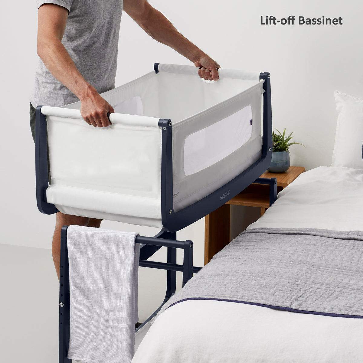 SnuzPod4 Bedside Crib