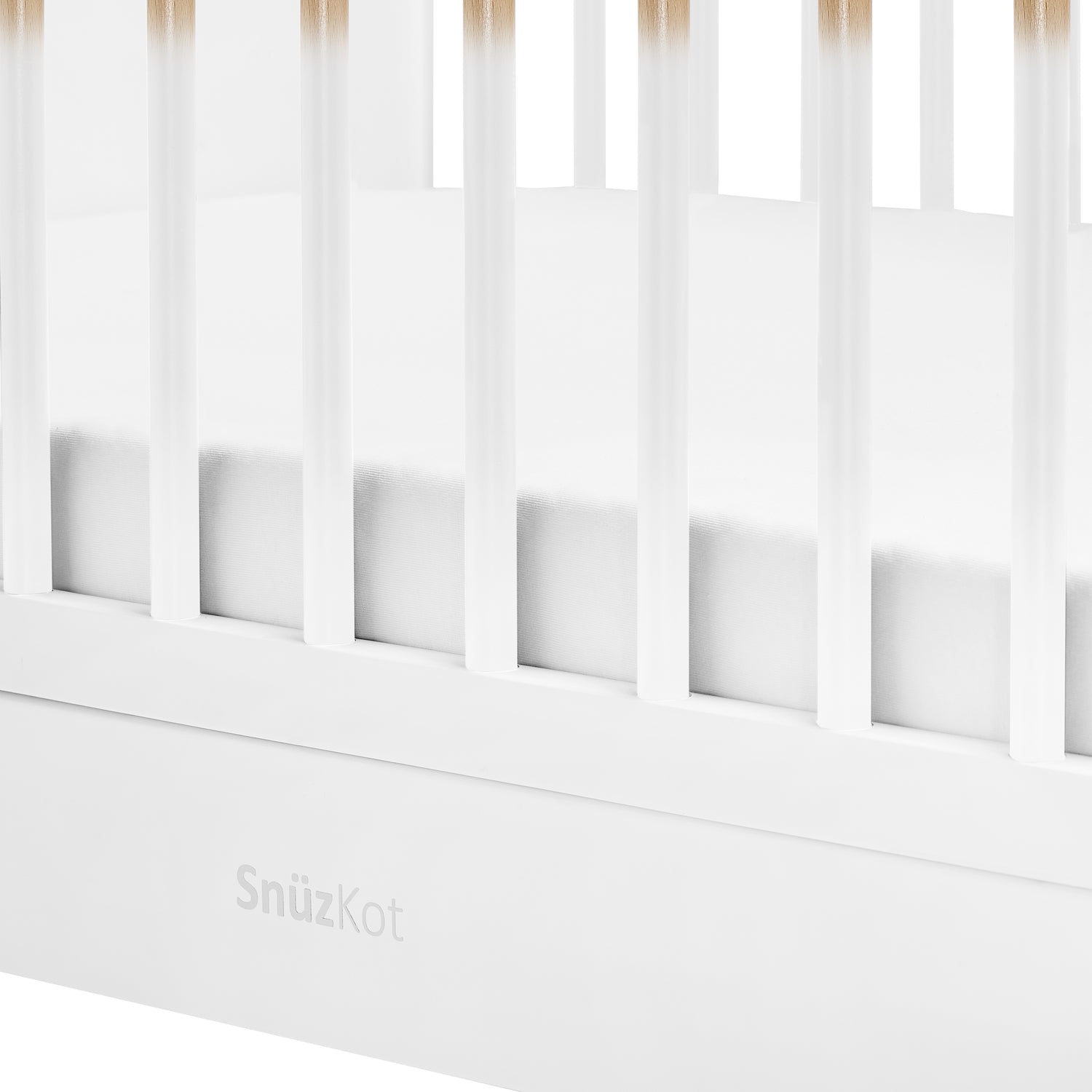 Snuz White Nursery Set SnuzKot + SnuzKot Changer Skandi - Pack of 2