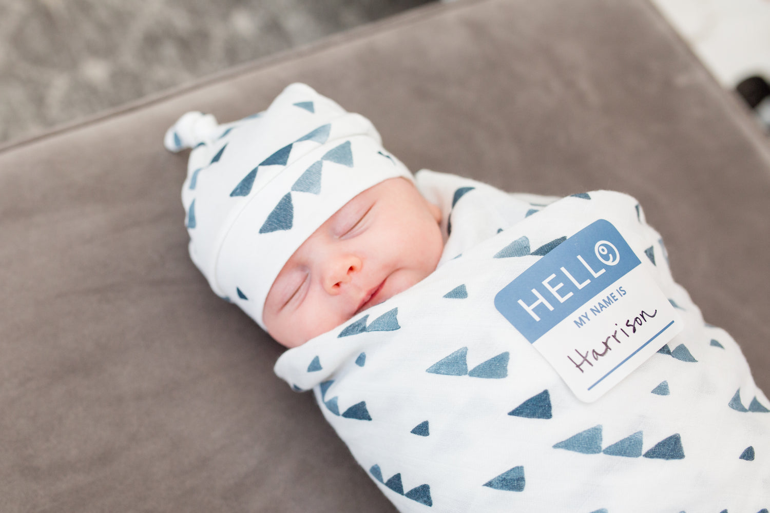 Lulujo Hello World Set (Bamboo Hat + Swaddle blanket)