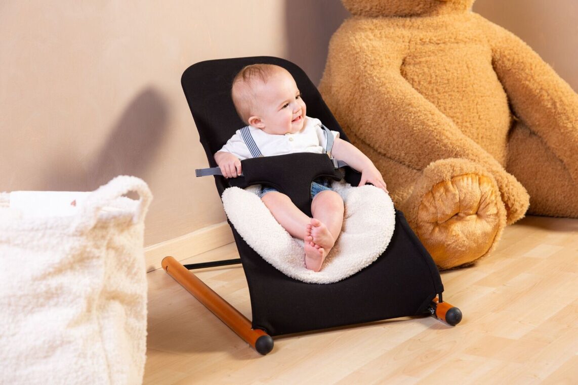 Happy baby bouncing in the Childhome Evolux Bouncer (Black/Nut)